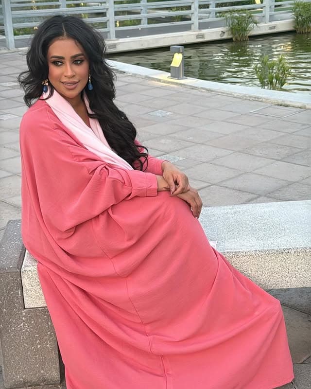 pink abaya